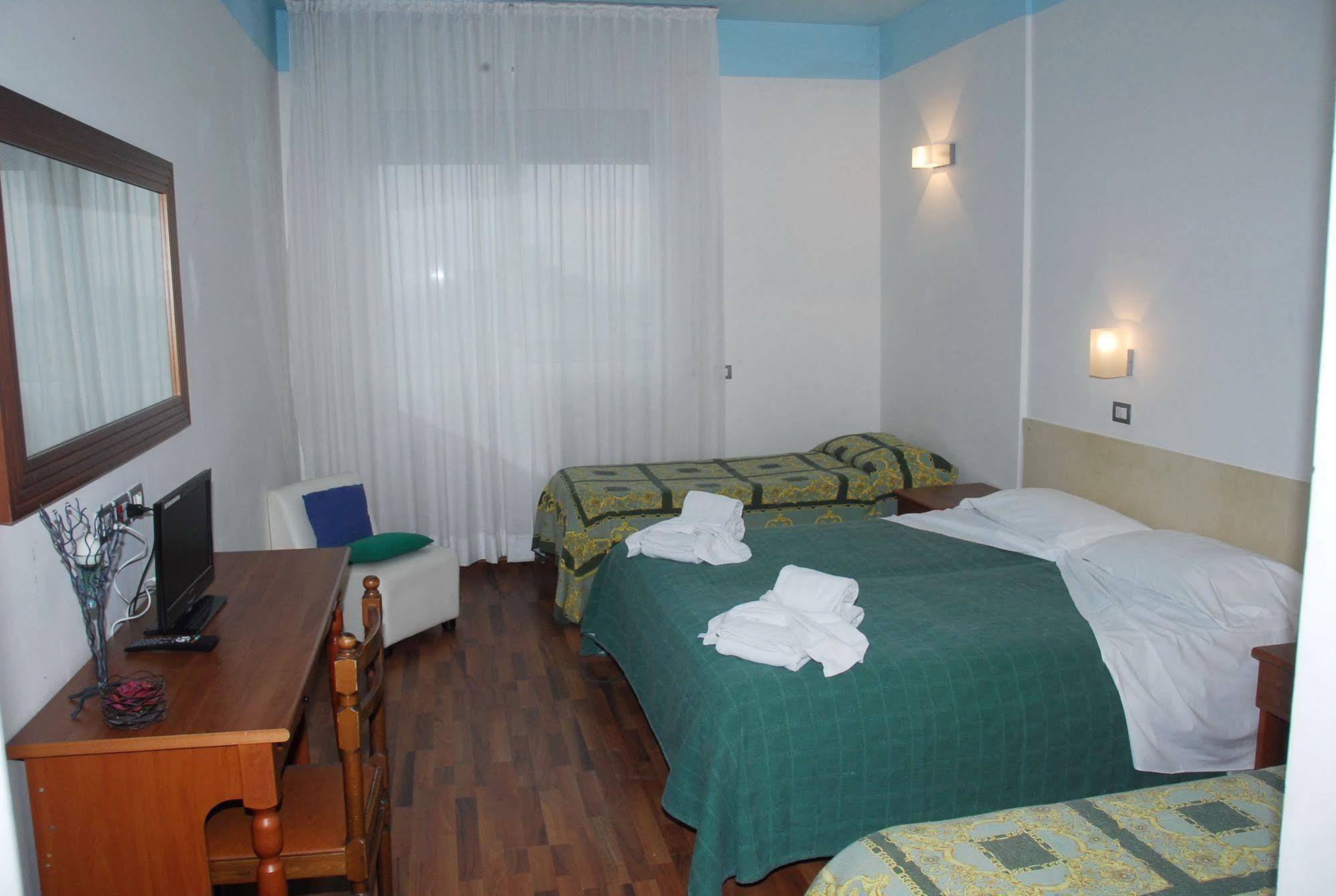 Hotel Golden ริมินี ภายนอก รูปภาพ