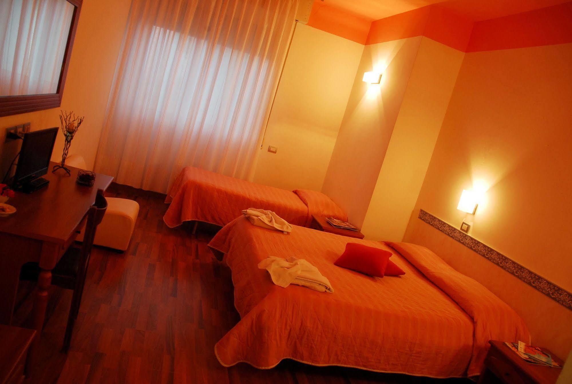 Hotel Golden ริมินี ภายนอก รูปภาพ